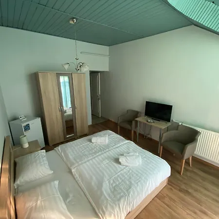 Fiorita Vendeghaz Bed & Breakfast 4*